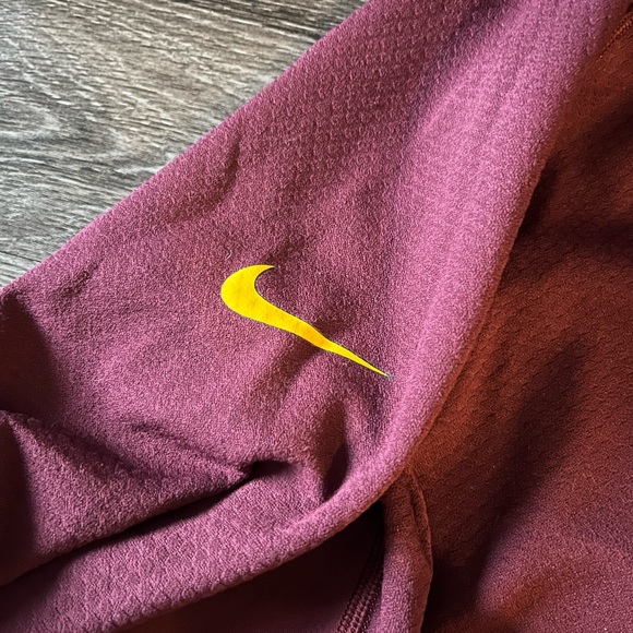 University of Minnesota Nike Drifit Quarterzip - Picture 4 of 5